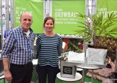 Eli Shalmon and Eliane Hembree of Pelemix. Among other products, they were also presenting a solution for the commercial cannabis grower; MJOT 65. It is a ready to use compost in a compressed form. “You only have to add water.”